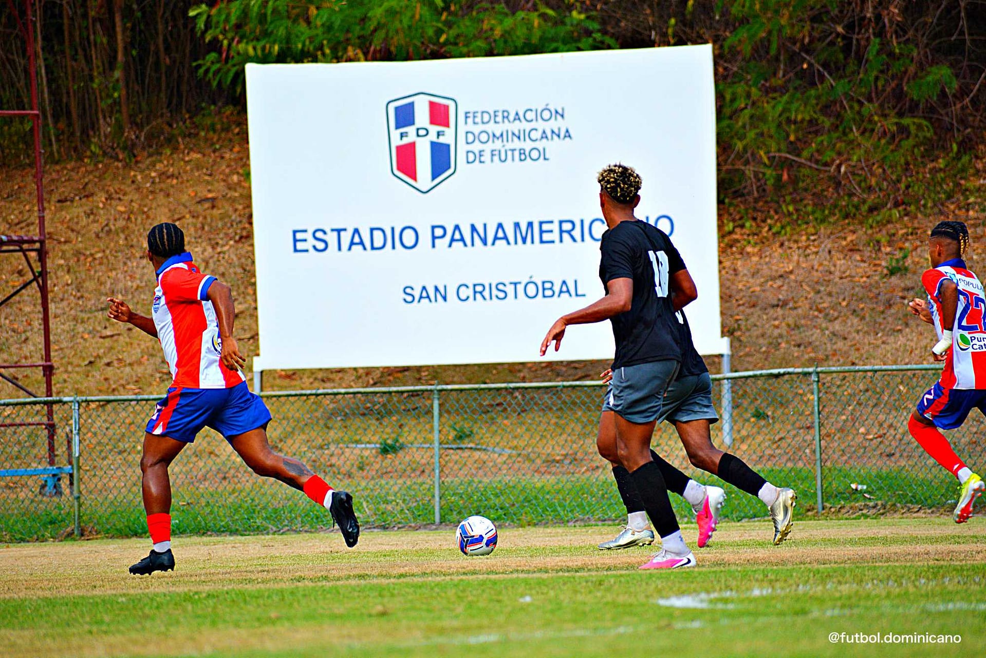 DelfinesVsJarabacoa-futboldominicano.com7K1_0187